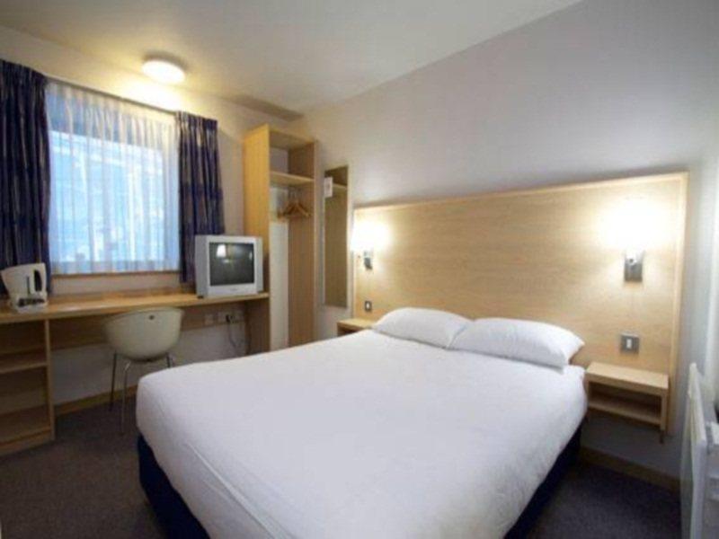 Travelodge Birmingham Central Broadway Plaza Exterior foto