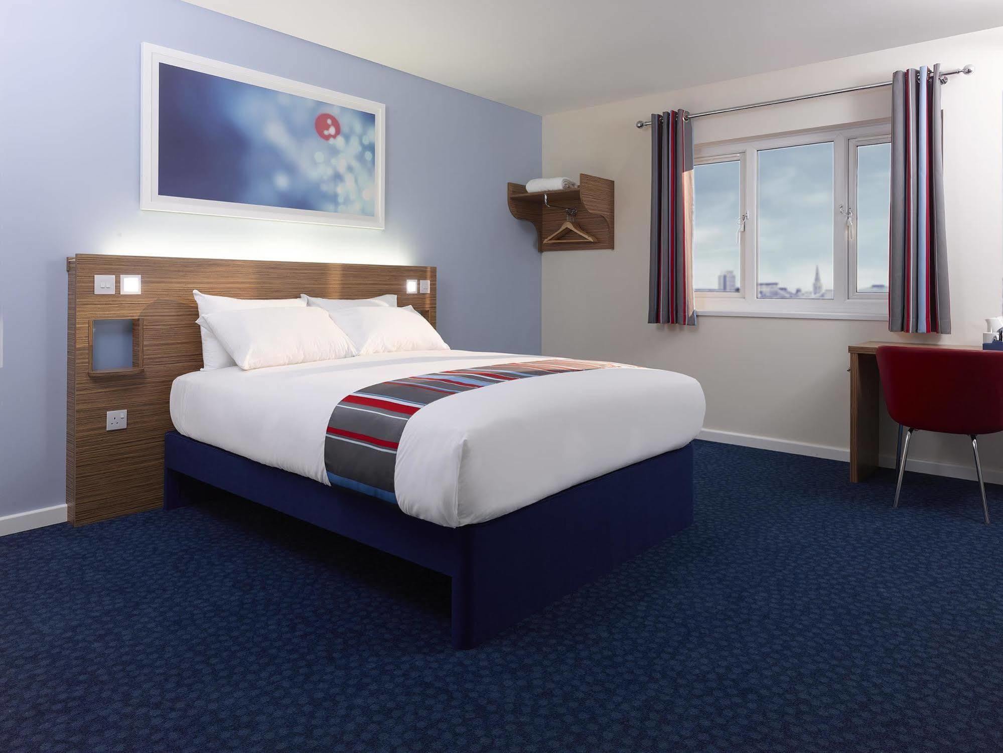 Travelodge Birmingham Central Broadway Plaza Exterior foto