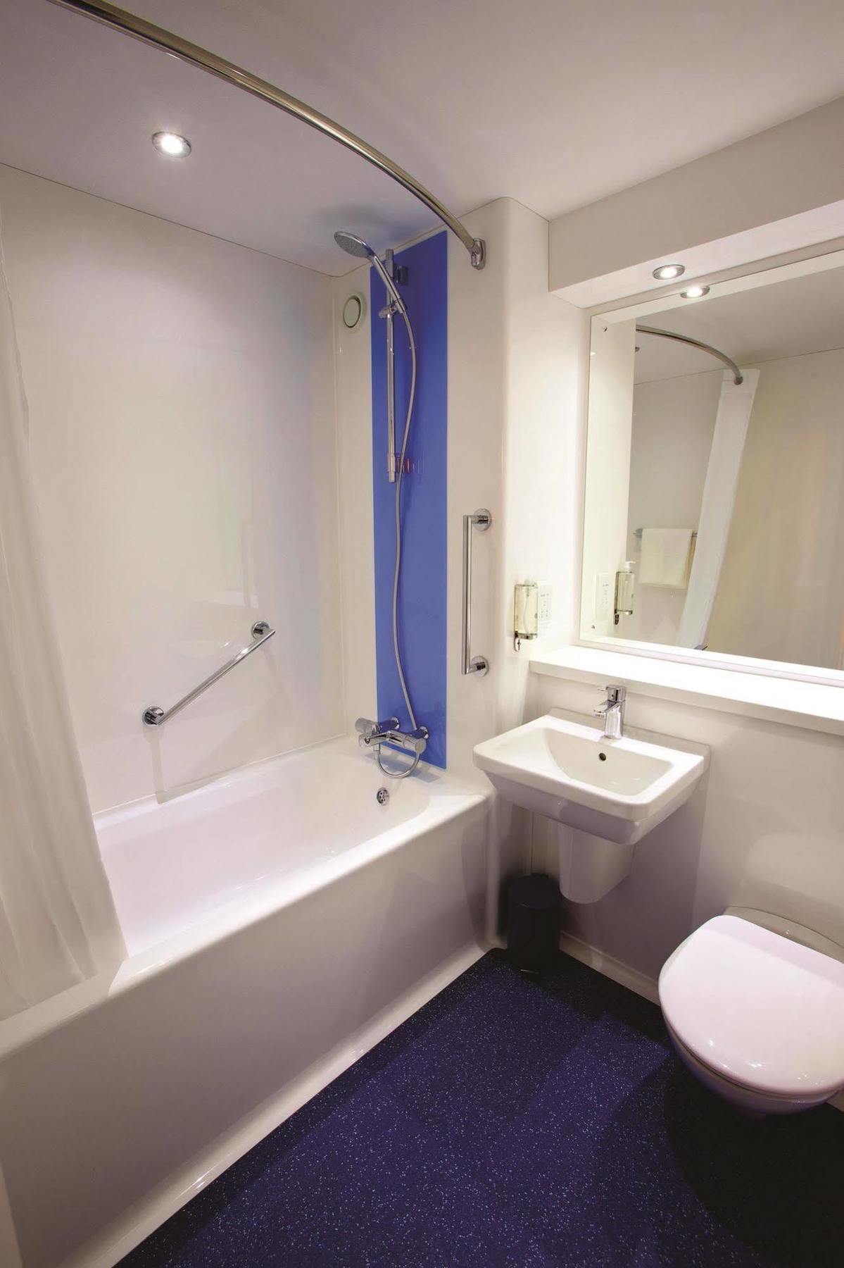 Travelodge Birmingham Central Broadway Plaza Exterior foto